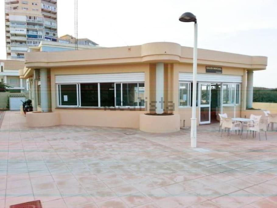 Adosado En La Playa De El Perellonet Con Piscina, Pista Tenis Holiday home
