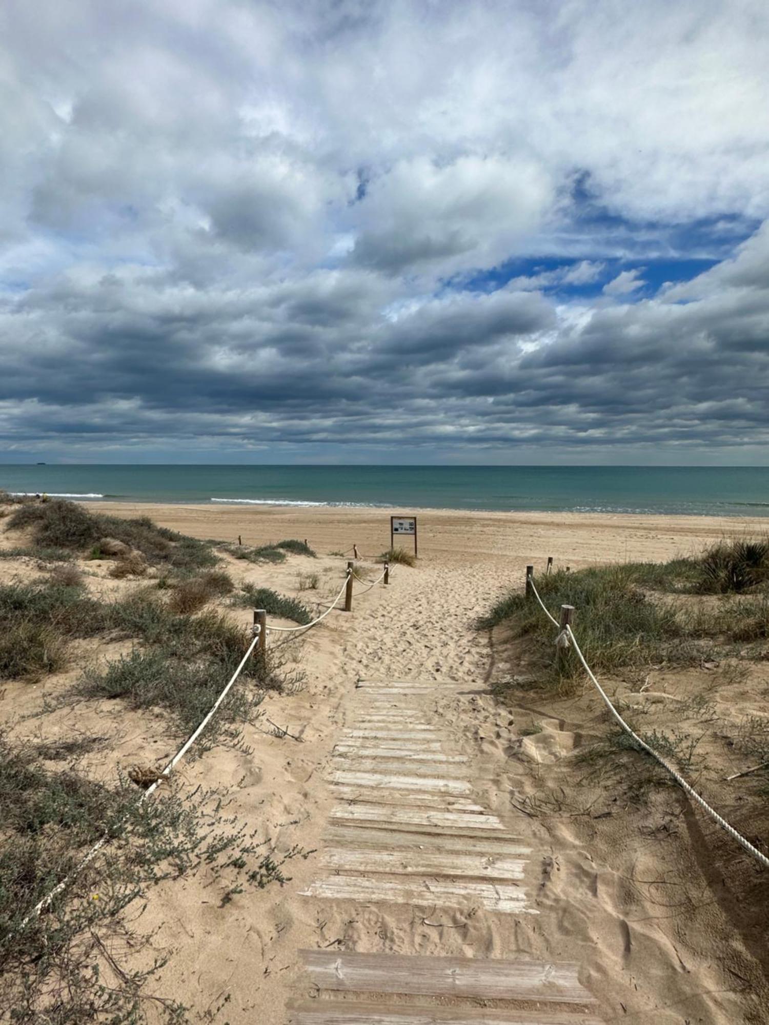 Holiday home Adosado En La Playa De El Perellonet Con Piscina, Pista Tenis