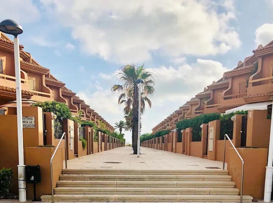 Casa vacanze Adosado En La Playa De El Perellonet Con Piscina, Pista Tenis Valenza