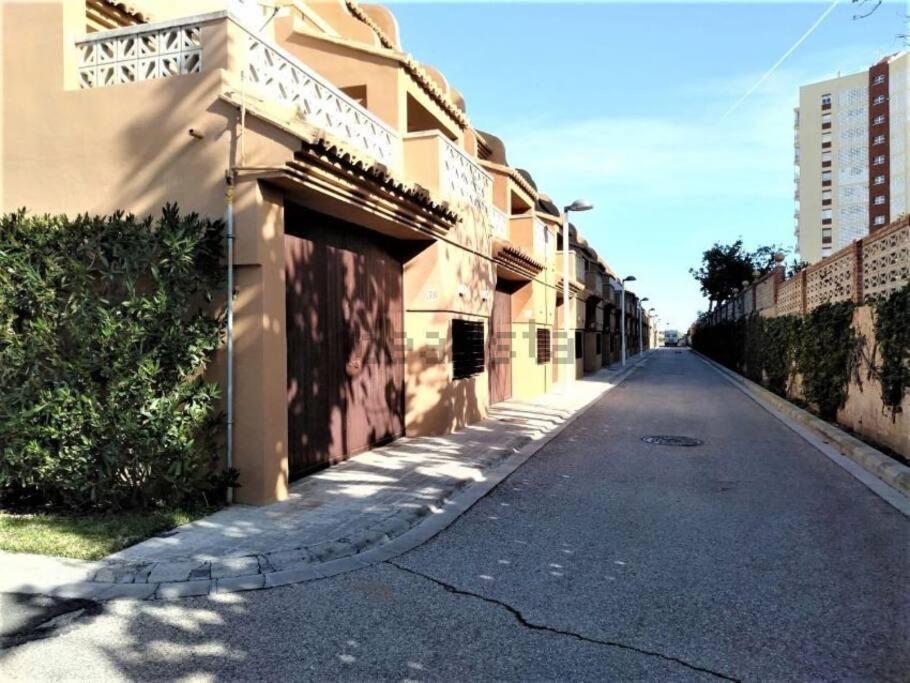 Casa vacanze Adosado En La Playa De El Perellonet Con Piscina, Pista Tenis *